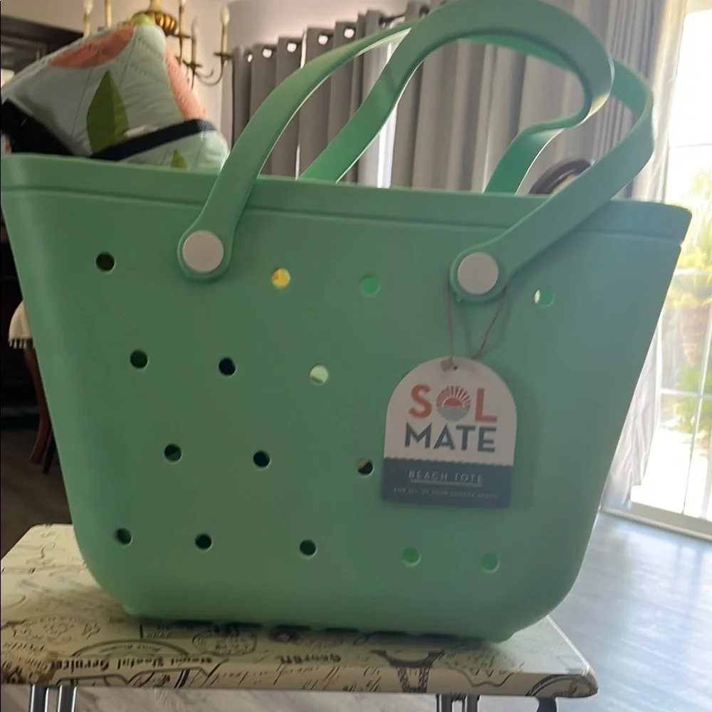 Green Beach Tote with beach blanket